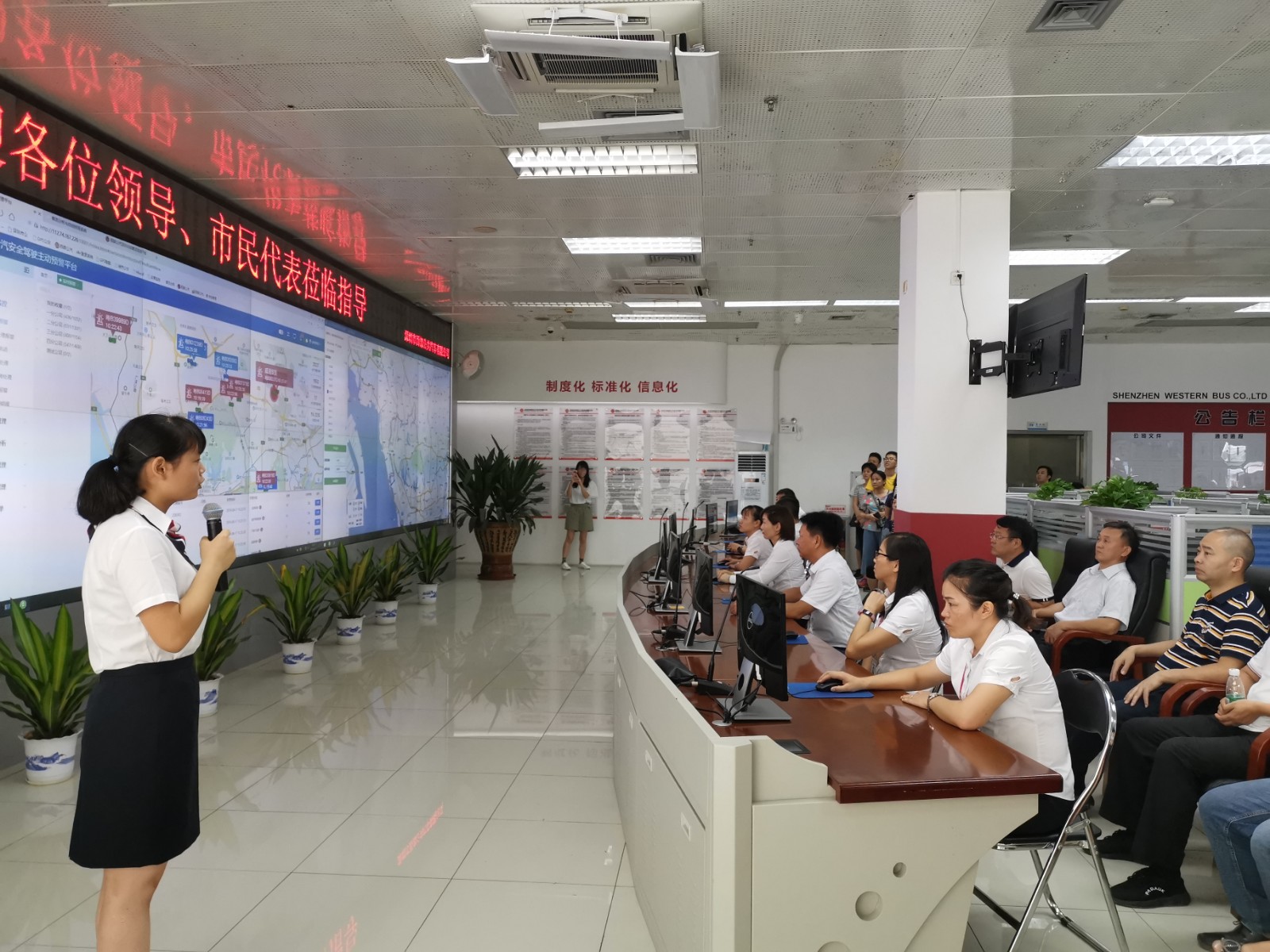 “科技改變公交”，西部公汽全面提升行業(yè)服務(wù)水平，引領(lǐng)城市智慧公交出行